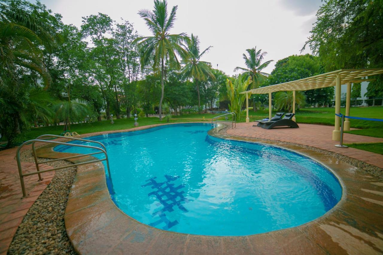 Poppys Vista Hotel Thirumurugan Poondi Exteriör bild